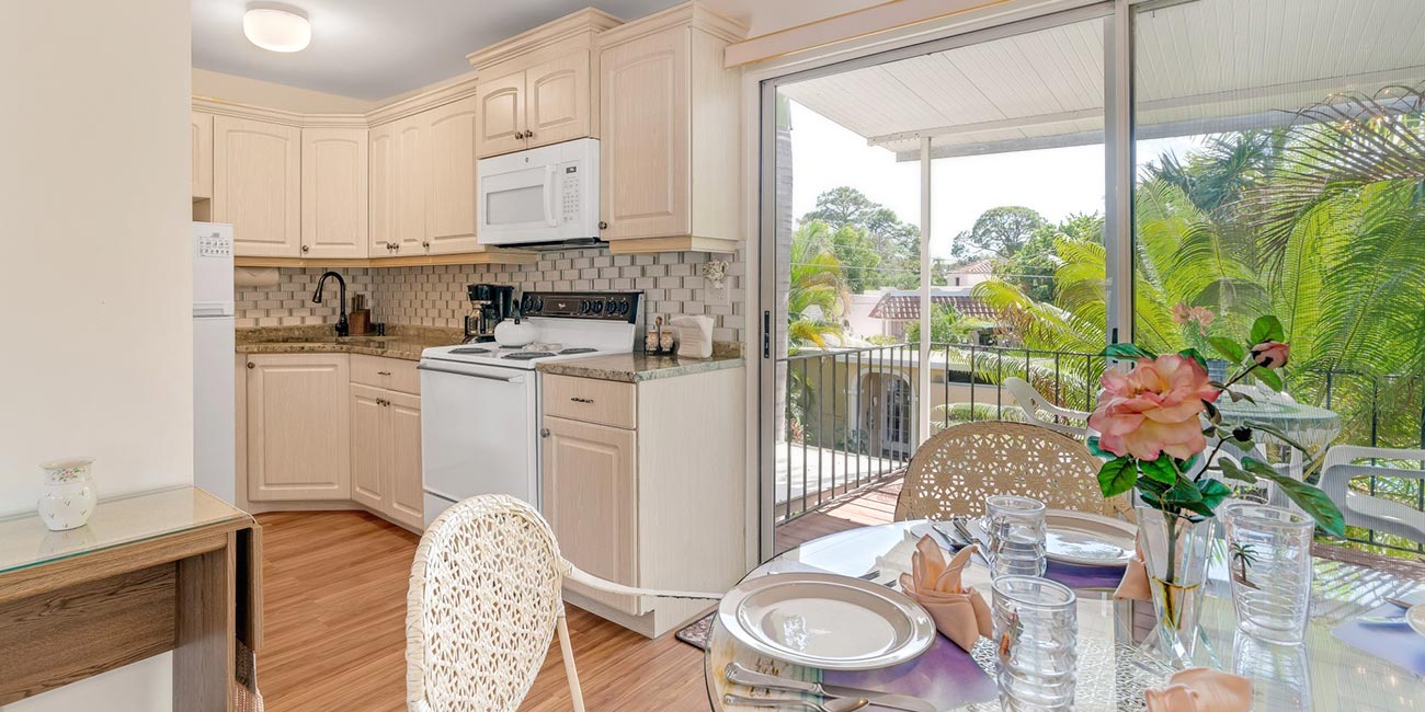 Vacation Rental kitchen and dining
